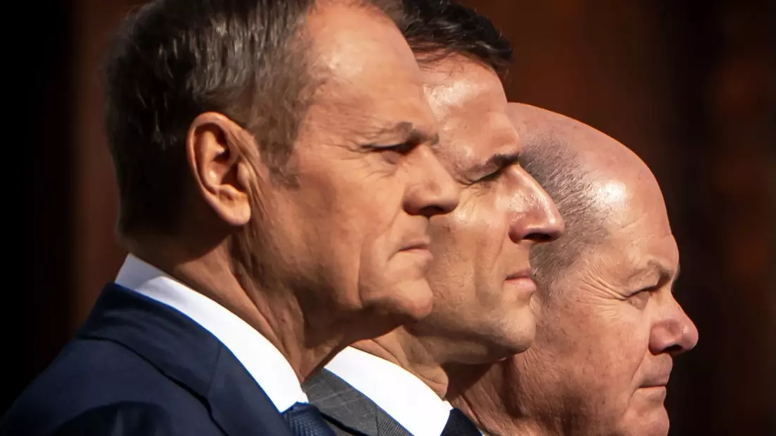 Bundeskanzler Olaf Scholz (SPD, l) empfängt Frankreichs Präsident Emmanuel Macron (r) und Polens Ministerpräsident Donald Tusk zu einem gemeinsamen Treffen. - Bild: Michael Kappeler/dpa