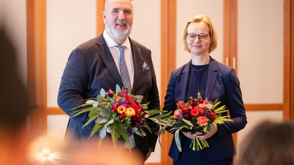 Steffen Schütz (l) und Katja Wolf sind die neuen Landesvorsitzenden des Landesverbandes Thüringen Bündnis Sahra Wagenknecht (BSW). - Foto: Michael Reichel/dpa
