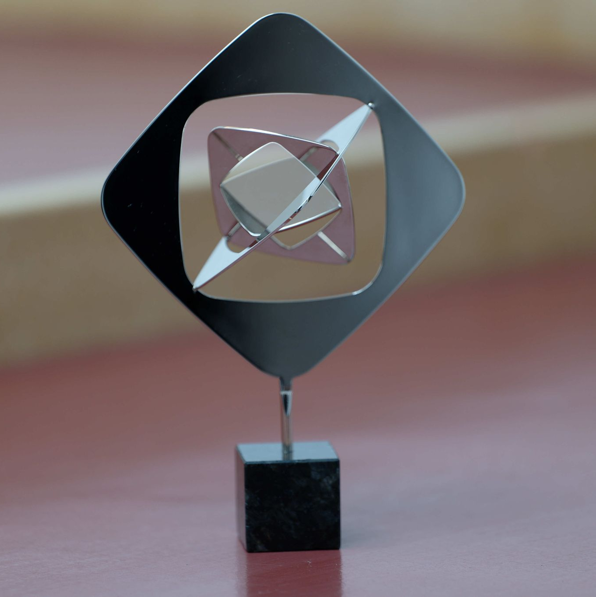 Eine Grimme-Preis Trophäe. Die Preisträger des diesjährigen Grimme-Preises wurden in Marl bekannt gegeben. - Foto: Henning Kaiser/dpa