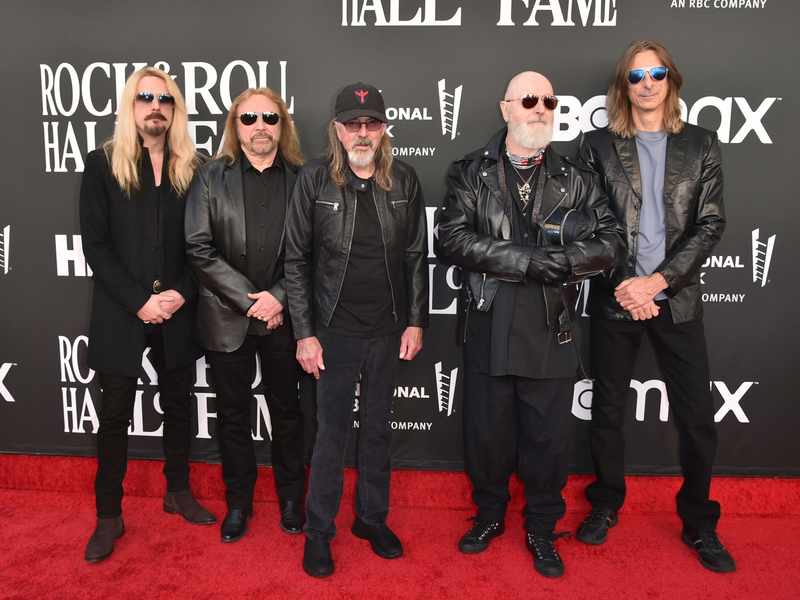 Hat die Spitze der deutschen Album-Charts erobert: die Metal-Band Judas Priest. - Foto: Richard Shotwell/AP/dpa