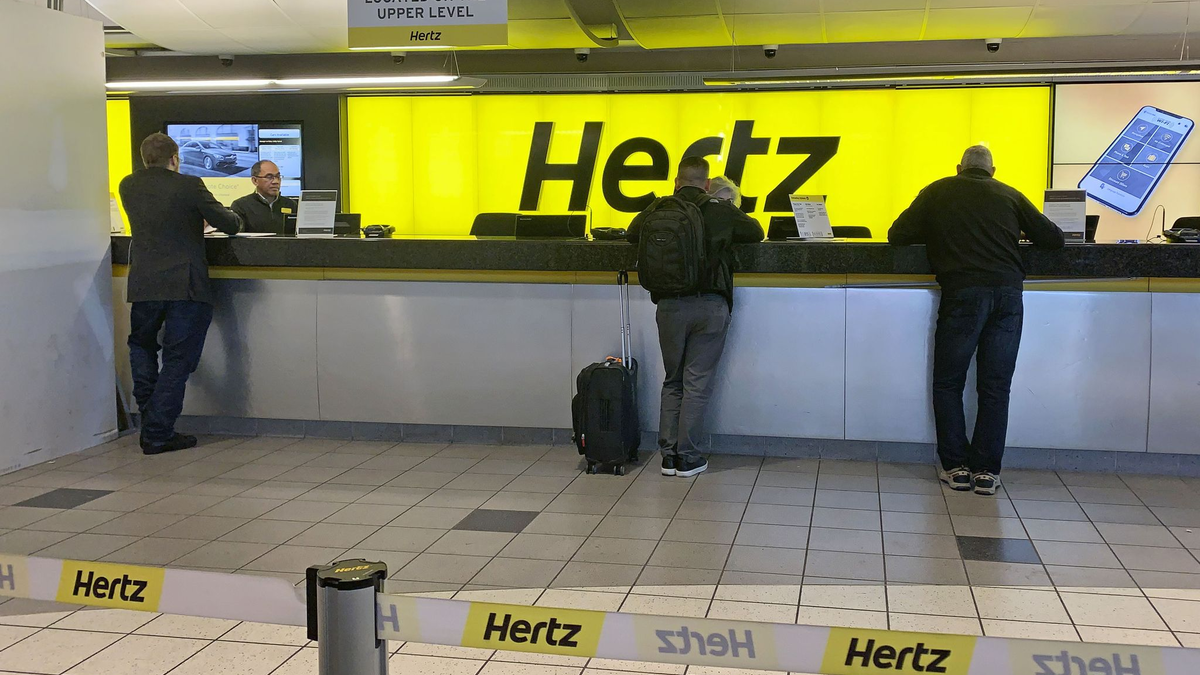 Hertz sorgte 2021 für Aufsehen mit der Ankündigung, 100.000 Tesla-Fahrzeuge zu kaufen. - Foto: -/kyodo/dpa