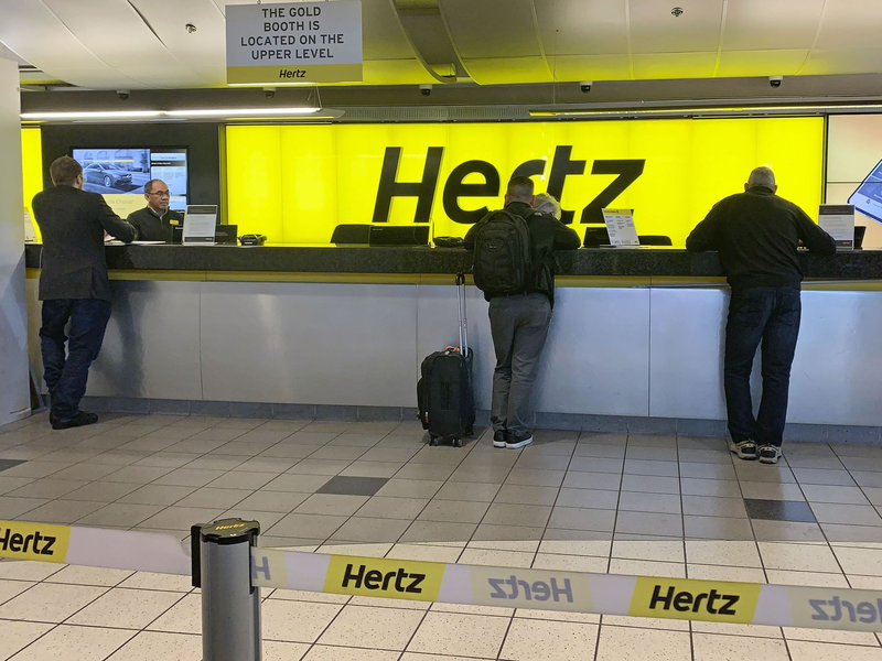Hertz sorgte 2021 für Aufsehen mit der Ankündigung, 100.000 Tesla-Fahrzeuge zu kaufen. - Foto: -/kyodo/dpa