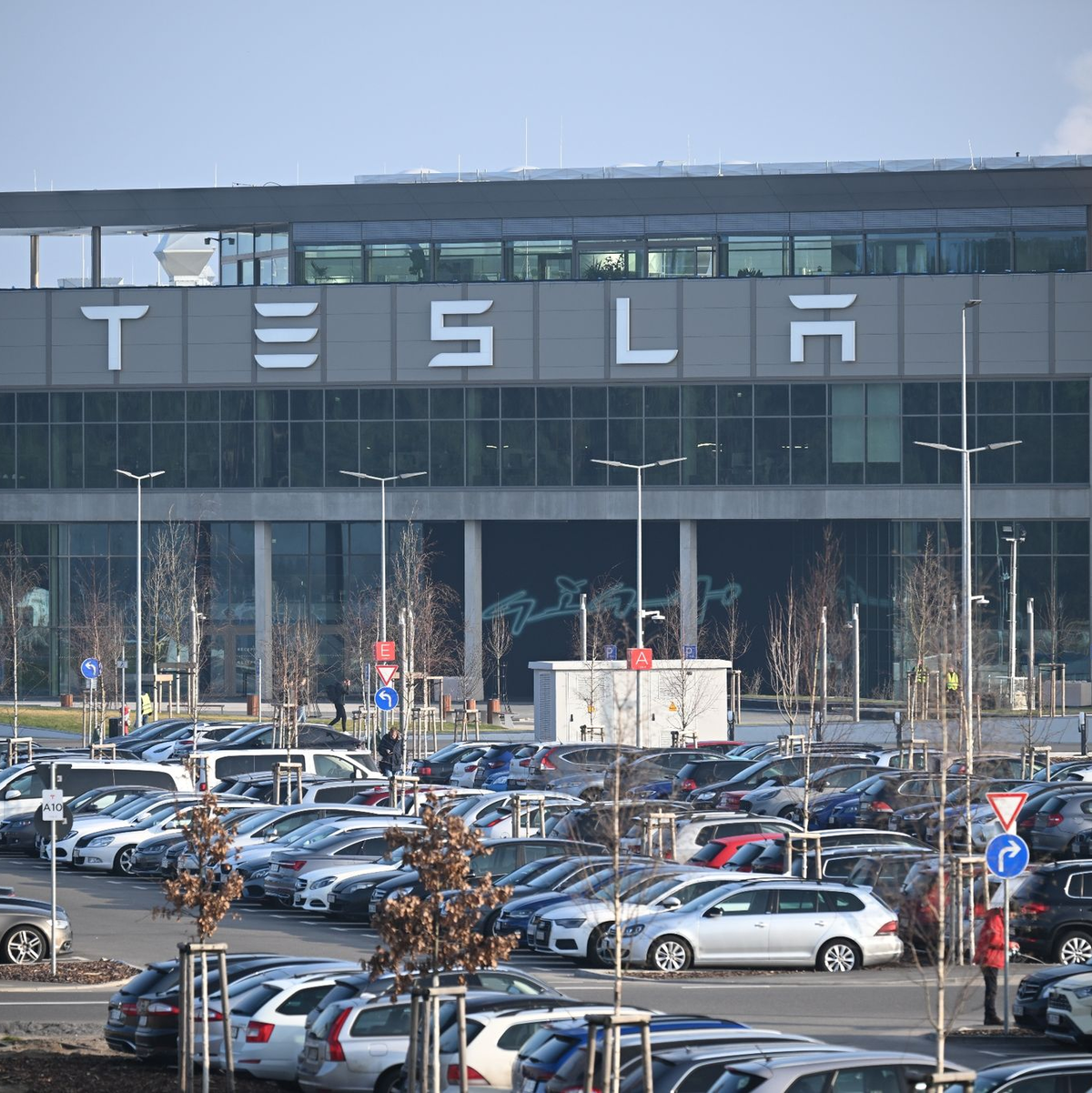 Tesla mietete für das Event das Gelände des Hollywood-Studios Warner Bros. in Los Angeles. (Archivbild) - Foto: Sebastian Christoph Gollnow/dpa