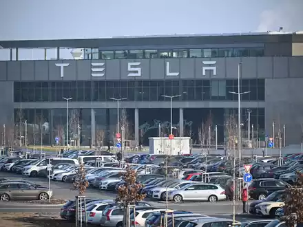 Tesla mietete für das Event das Gelände des Hollywood-Studios Warner Bros. in Los Angeles. (Archivbild) - Foto: Sebastian Christoph Gollnow/dpa