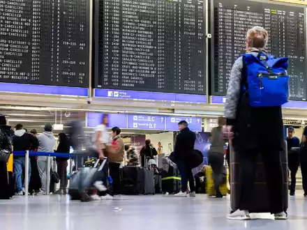 Mit den Warnstreiks der Luftsicherheitskräfte wollte Verdi vor der nächsten Verhandlungsrunde am 20. März den Druck auf die Arbeitgeber erhöhen. - Foto: Lando Hass/dpa