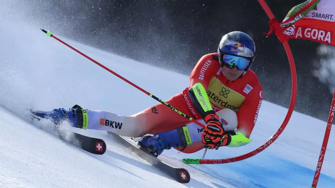 Marco Odermatt schied beim Saisonfinale im zweiten Durchgang aus. - Bild: Marco Trovati/AP/dpa