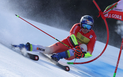 Marco Odermatt schied beim Saisonfinale im zweiten Durchgang aus. - Foto: Marco Trovati/AP/dpa