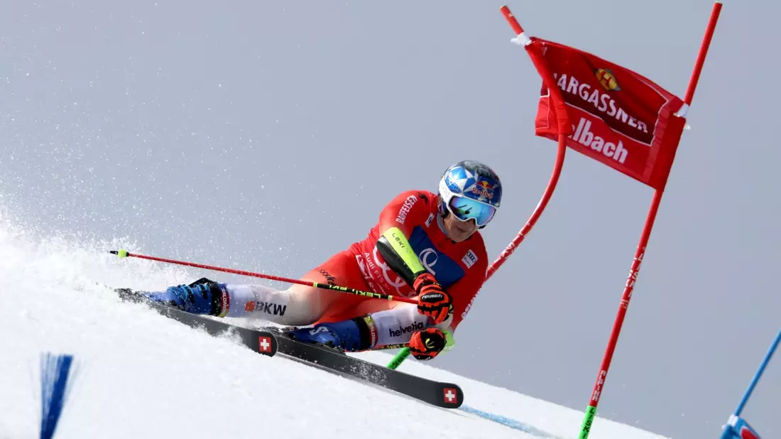 Marco Odermatt schied beim Saisonfinale im zweiten Durchgang aus. - Bild: Marco Trovati/AP