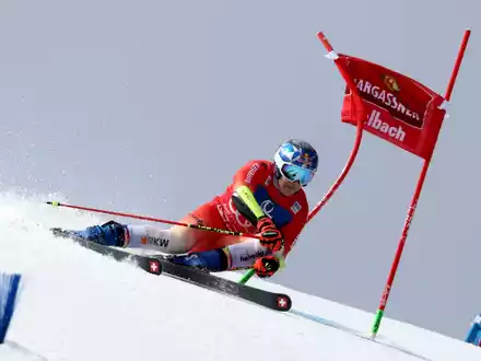 Marco Odermatt schied beim Saisonfinale im zweiten Durchgang aus. - Foto: Marco Trovati/AP