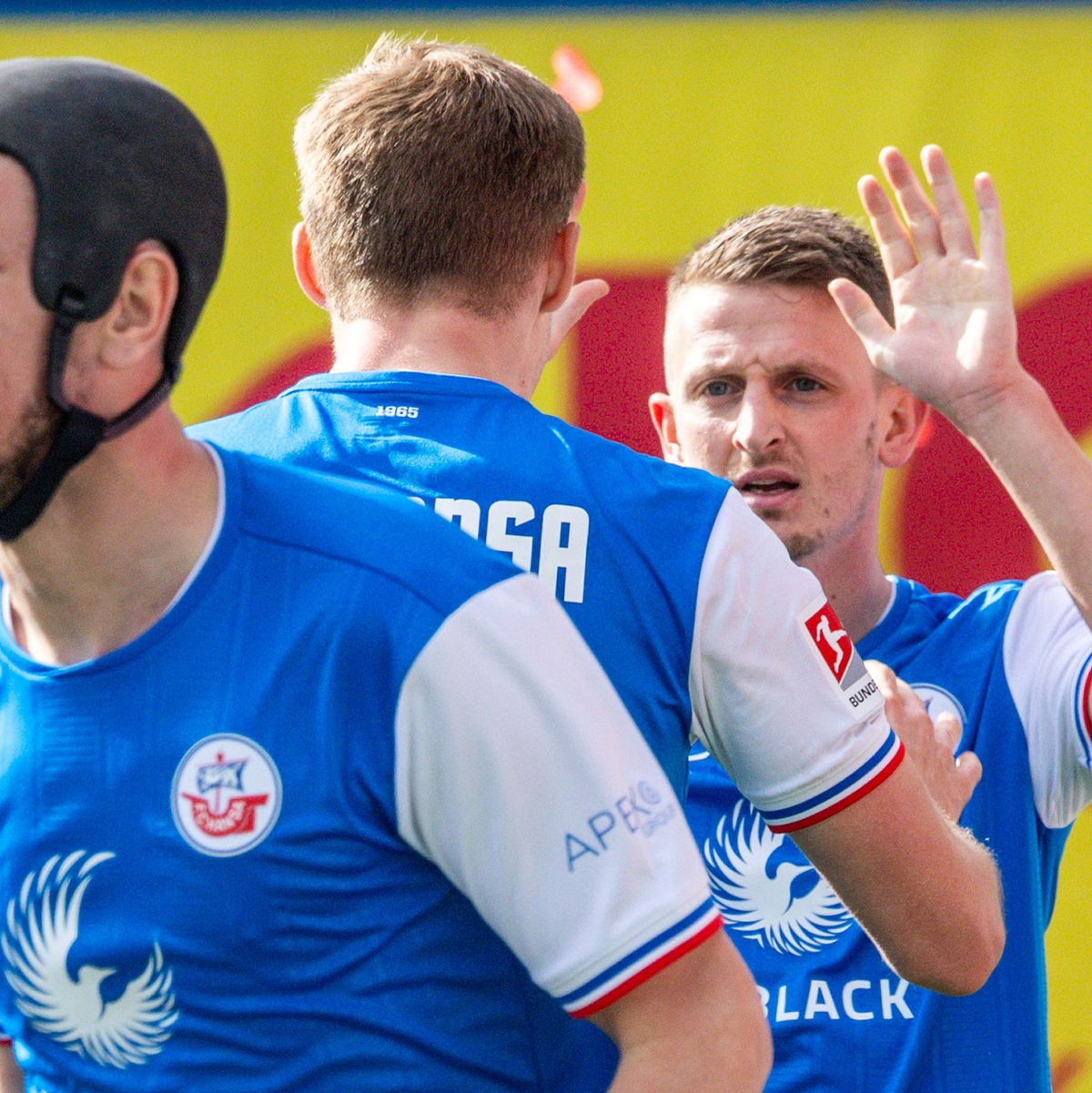 Hansa Rostock feiert beim Heimsieg gegen Greuther Fürth einen wichtigen Erfolg im Abstiegskampf. - Foto: Jens Büttner/dpa