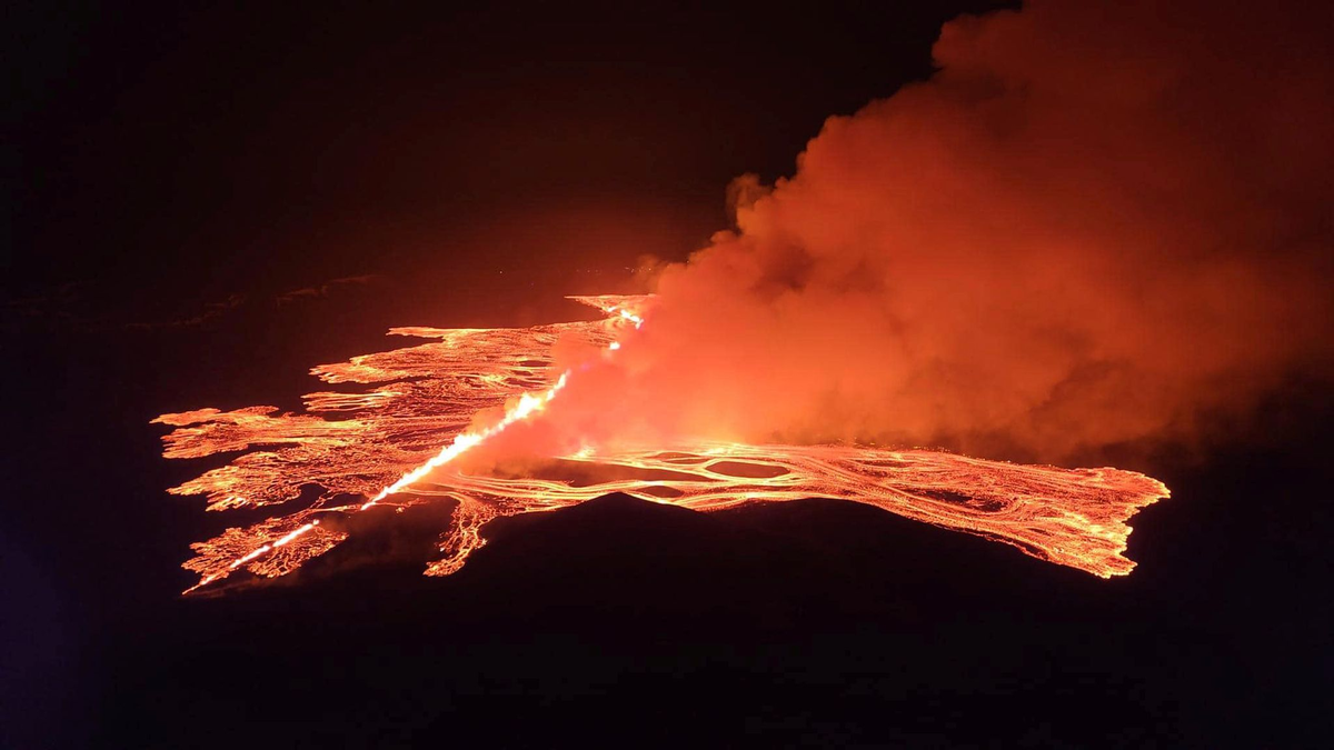 Die aufgebrochene Erdspalte war Experten zufolge rund 3,5 Kilometer lang. - Foto: Uncredited/Almannavarnir, Iceland Civil Defense/AP/dpa
