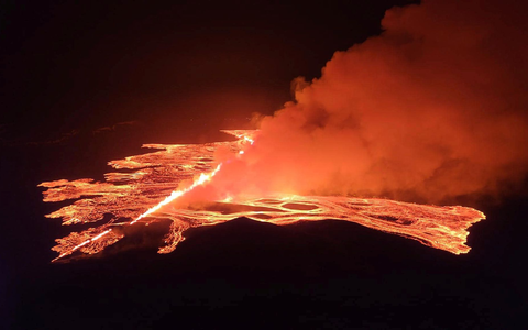 Die aufgebrochene Erdspalte war Experten zufolge rund 3,5 Kilometer lang. - Foto: Uncredited/Almannavarnir, Iceland Civil Defense/AP/dpa