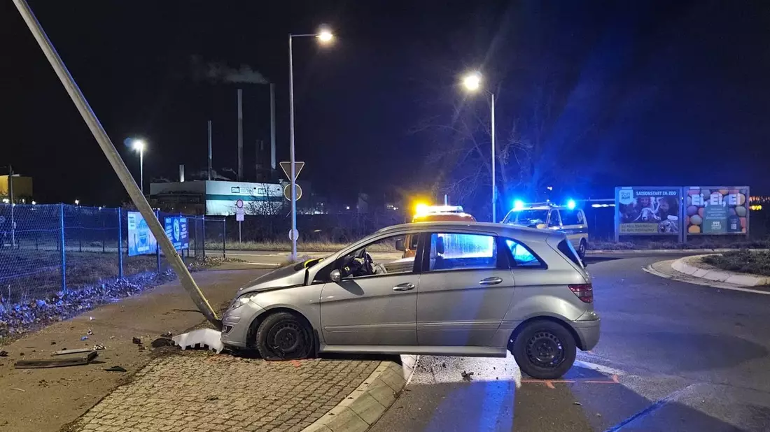 LPI-EF: Verkehrsunfall unter Alkohol und Drogen - Bild: presseportal.de