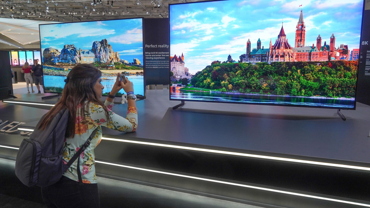 Der Markt für Unterhaltungselektronik verzeichnet kurz vor dem Start der IFA in Berlin weiter teils kräftige Umsatz-Rückgänge. - Foto: Jörg Carstensen/dpa