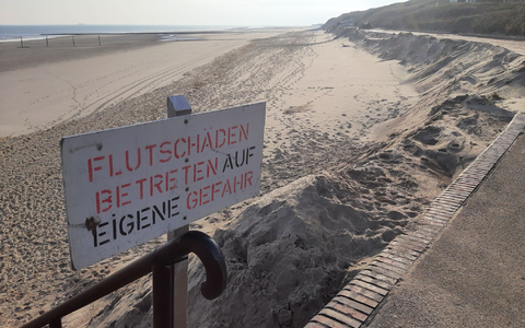 Die bisherige Sturmflutsaison hat auf einigen Nordseeinseln deutliche Schäden an den Badestränden angerichtet. - Foto: -/dpa Die bisherige Sturmflutsaison hat auf einigen Nordseeinseln deutliche Schäden an den Badestränden angerichtet. - Foto: -/dpa