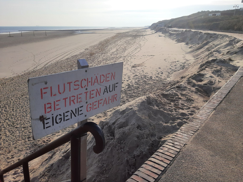 Die bisherige Sturmflutsaison hat auf einigen Nordseeinseln deutliche Schäden an den Badestränden angerichtet. - Foto: -/dpa