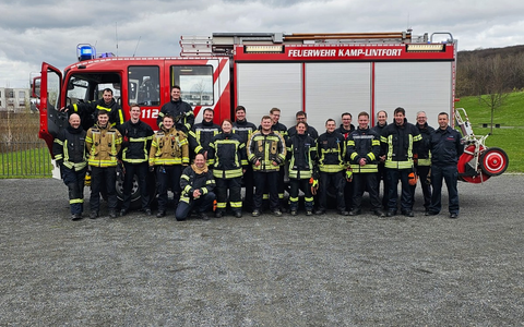 FW Dinslaken: Abschluss von zwei Kreis-Lehrgängen bei der Feuerwehr Dinslaken. - Foto: presseportal.de