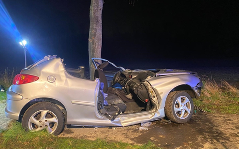 FW Bergheim: Zwei Verletzte nach Verkehrsunfall in Bergheim Beifahrerin wurde in Fahrzeug eingeklemmt - Foto: presseportal.de