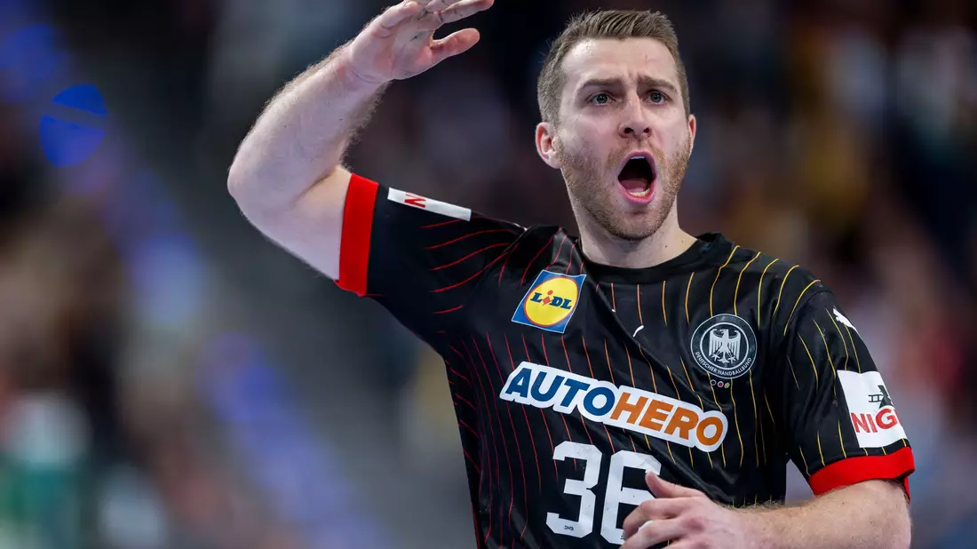 Lukas Mertens und das DHB-Team haben sich die Qualifikation für die Olympischen Spiele gesichert. - Bild: David Inderlied/dpa