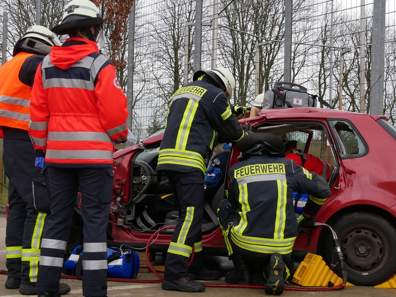 FW Celle: Gemeinsamer Ausbildungstag der Feuerwehr Celle mit der Johanniter-Akademie - Foto: presseportal.de
