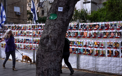 Am 7. Oktober hat die Hamas im Zuge eines Massakers in Israel rund 250 Menschen verschleppt. - Foto: Oded Balilty/AP/dpa
