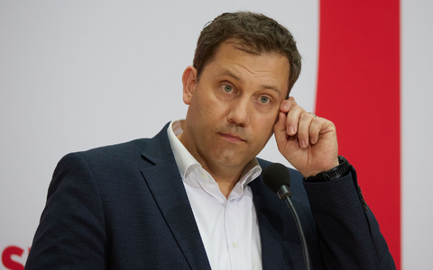 SPD-Chef Lars Klingbeil verteidigt den Kanzler und dessen Ukraine-Politik. - Foto: Joerg Carstensen/dpa