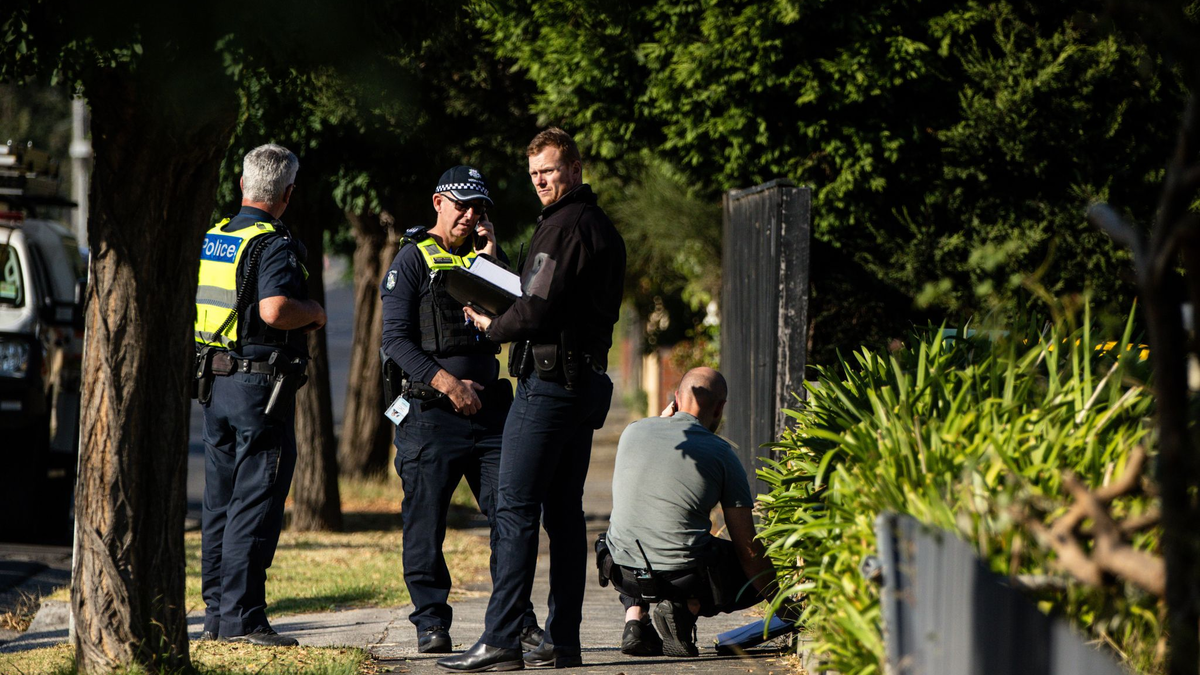 Die Polizei riegelte die Fundstelle der Leiche im Vorort Preston in Melbourne ab. - Foto: Diego Fedele/AAP/dpa