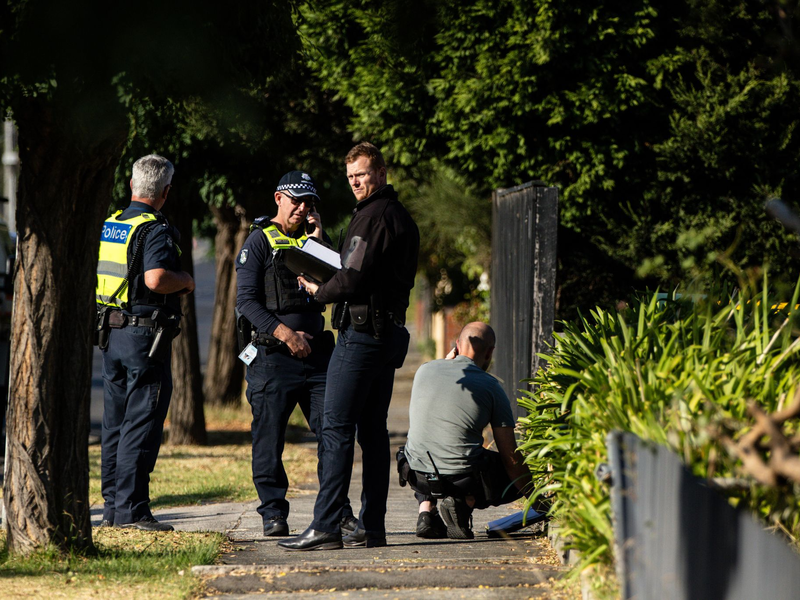 Die Polizei riegelte die Fundstelle der Leiche im Vorort Preston in Melbourne ab. - Foto: Diego Fedele/AAP/dpa