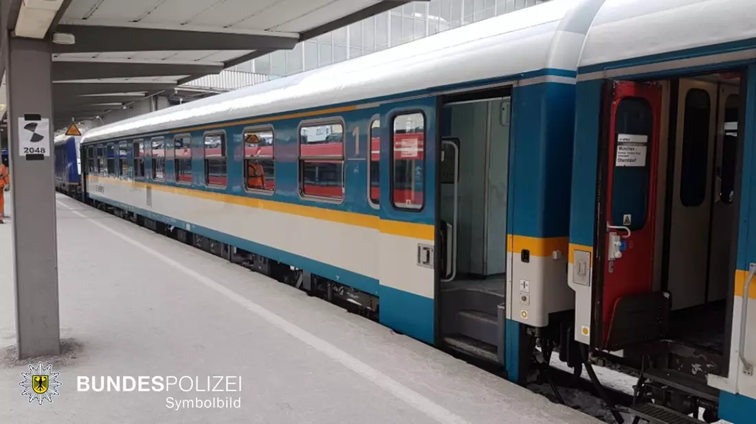 Bundespolizeidirektion München: Körperverletzung im Zug / Frau schlägt Reisende - Bild: presseportal.de