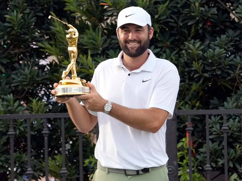 Scottie Scheffler aus den USA feiert nach seinem Sieg. - Foto: Lynne Sladky/AP/dpa