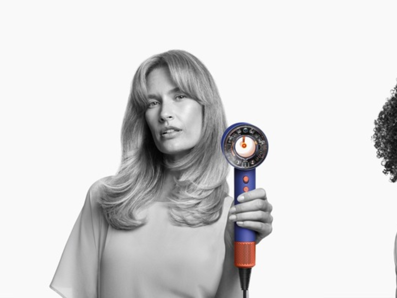 Dysons intelligentester Haartrockner Supersonic Nural: Verbessert den natürlichen Glanz und hilft, die Kopfhaut zu schützen - Foto: presseportal.de