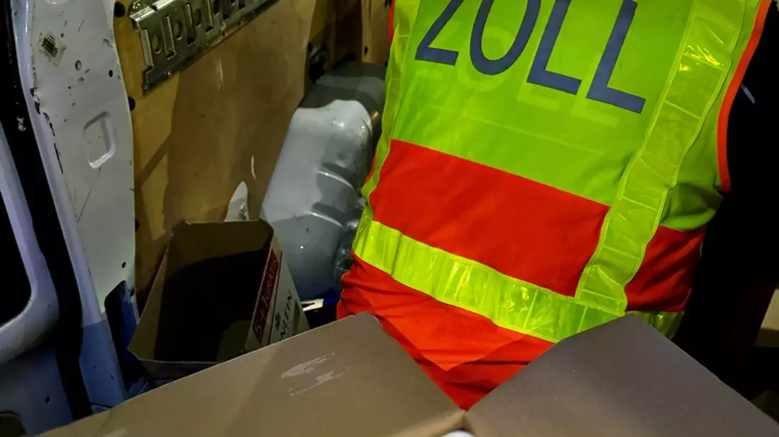 HZA-SB: Erfolgreiches Wochenende für den Saarbrücker ZOLL - Haftbefehle vollstreckt, Strafverfahren eingeleitet und Steuerschäden verhindert - Bild: presseportal.de