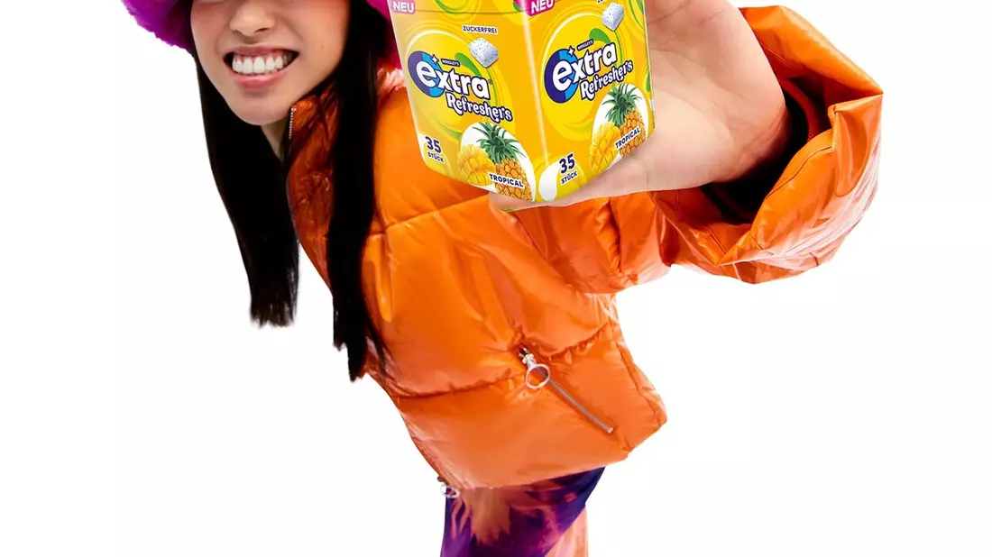 Frischer Wind im Alltag mit EXTRA Refreshers / Der neue zuckerfreie Soft-Kaugummi bringt Spaß und Genuss und ist der ideale Begleiter durch den Tag - Bild: presseportal.de