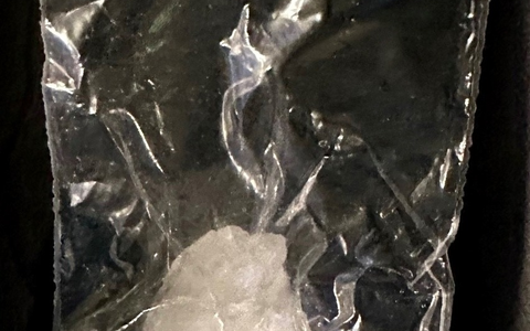 HZA-EF: Zoll stellt Drogen sicher / Mann versteckt Crystal in der Unterhose - Bild: presseportal.de
