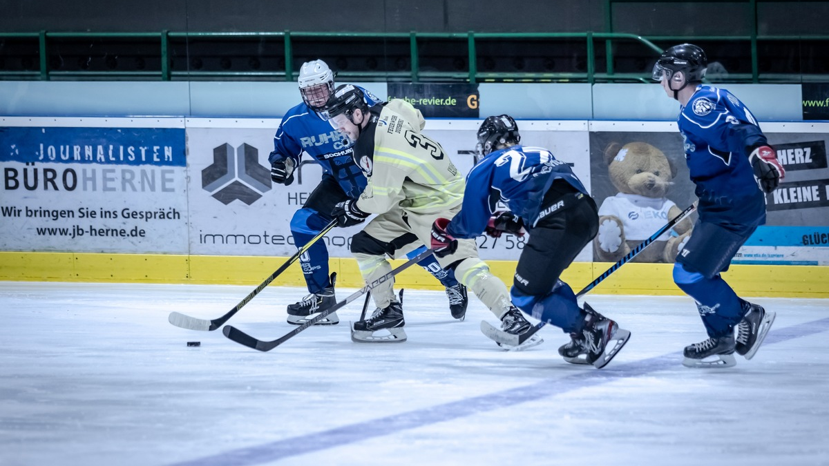 POL-BO: Rund 2.000 Besucherinnen und Besucher beim Benefiz-Eishockey-Spiel für Leonhard und Jonas - Foto: presseportal.de