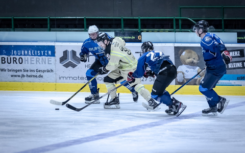 POL-BO: Rund 2.000 Besucherinnen und Besucher beim Benefiz-Eishockey-Spiel für Leonhard und Jonas - Foto: presseportal.de