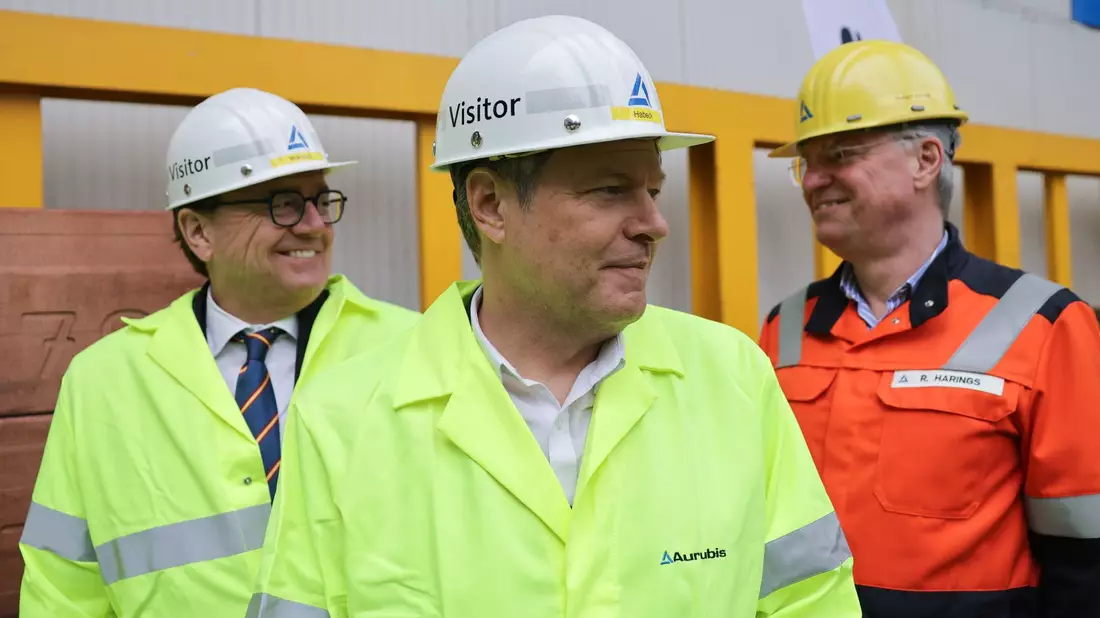Im Rahmen einer deutsch-kanadischen Wasserstoff-Partnerschaft soll Wasserstoff zwischen dem Hafen von Argentia und dem Hamburger Hafen transportiert werden. - Bild: Christian Charisius/dpa