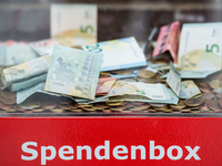 Das Spendenvolumen von Privatleuten in Deutschland ist 2023 nur geringfügig zurückgegangen. - Foto: Patrick Pleul/dpa