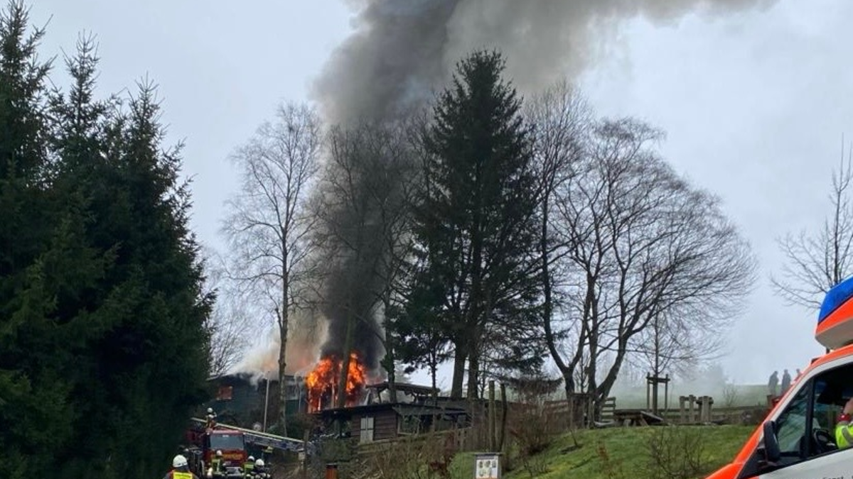 FW Drolshagen: Gebäudebrand in Stupperhof - Foto: presseportal.de