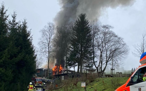 FW Drolshagen: Gebäudebrand in Stupperhof - Foto: presseportal.de