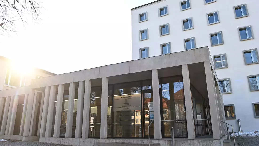 Das Landgericht Traunstein hat im Fall um die getötete Studentin Hanna ein Urteil gesprochen. - Bild: Lennart Preiss/dpa