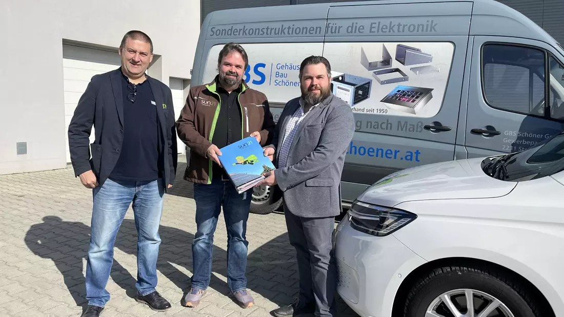 Übergabe der SUN21-Photovoltaik-Anlage - Bild: SUN21 Smart-Energy GmbH über pressetext.de