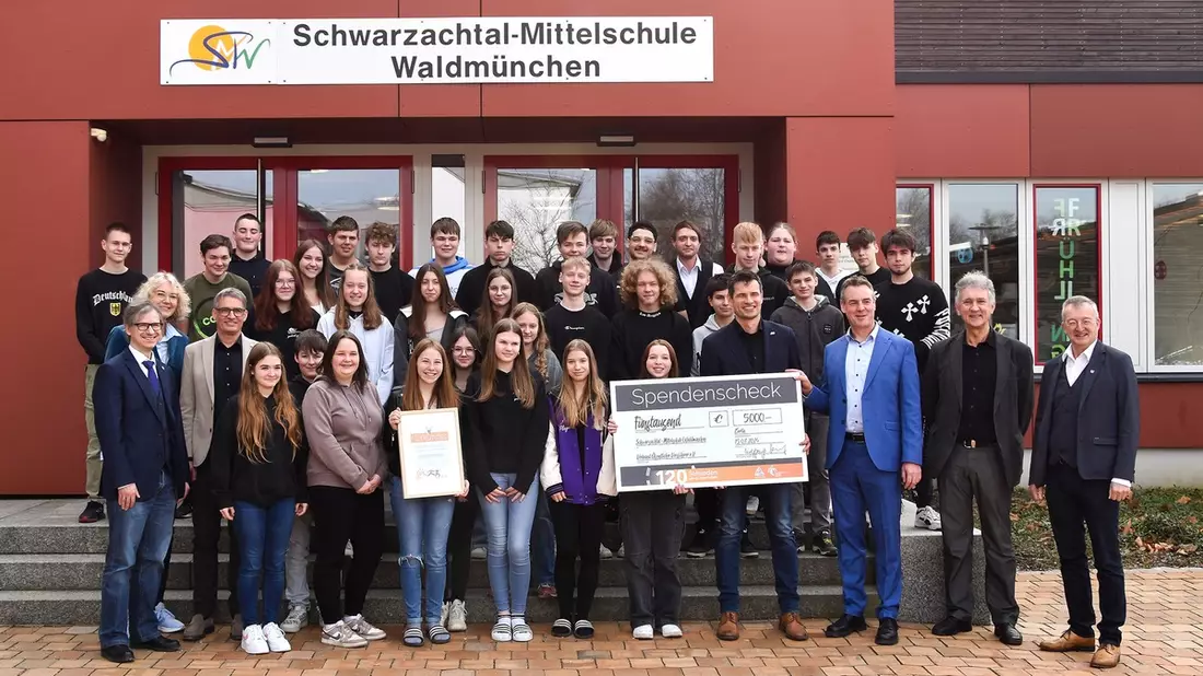 Großer Erfolg beim Schülerwettbewerb 2023/2024 Verhalten im Brandfall - 120 Sekunden, um zu überleben! - Bild: presseportal.de