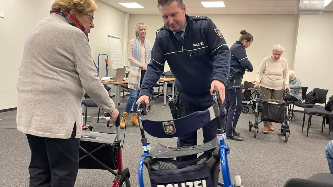 POL-DO: Polizei und Volkshochschule bieten wieder ein Rollatortraining in Dortmund an - Bild: presseportal.de