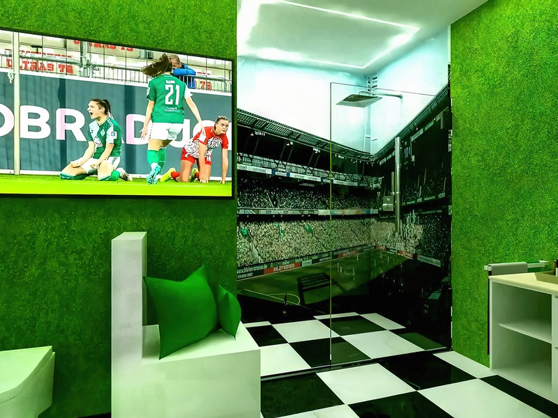 Challenge accepted: ELEMENTS gestaltet Badezimmer für echte Fußball-Fans - Foto: presseportal.de