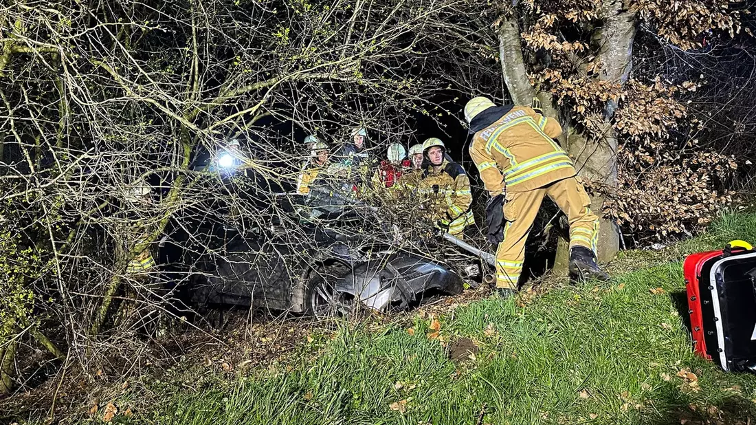 FW Osterholz-Scharm.: Verkehrsunfall mit eingeklemmten Personen - Bild: presseportal.de