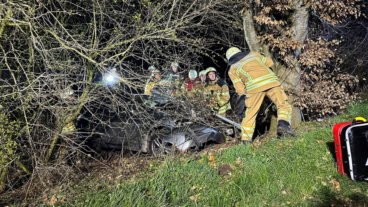 FW Osterholz-Scharm.: Verkehrsunfall mit eingeklemmten Personen - Foto: presseportal.de