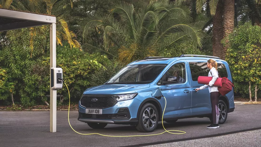 Ford Tourneo Connect PHEV: Elektrifizierter Plug-inHybridantrieb macht den Familienfreund noch attraktiver - Bild: presseportal.de
