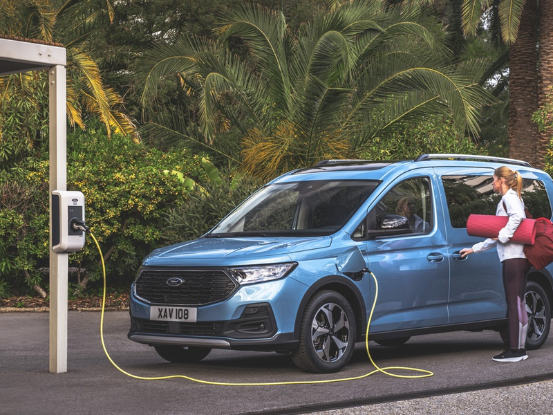 Ford Tourneo Connect PHEV: Elektrifizierter Plug-inHybridantrieb macht den Familienfreund noch attraktiver - Foto: presseportal.de