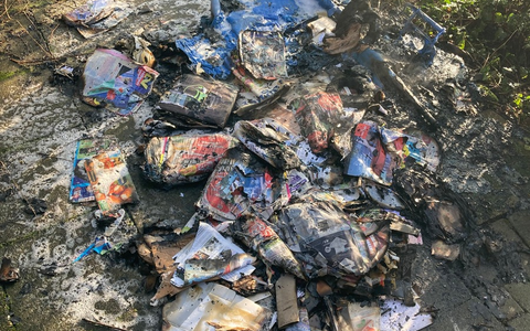 POL-ME: Zwei blaue Mülltonnen gänzlich ausgebrannt - die Polizei ermittelt - Ratingen - 2403073 - Foto: presseportal.de